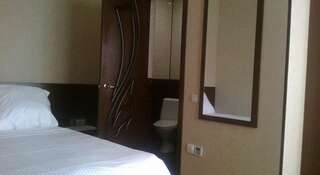 Гостиница Александрия Ольгинка Двухместный номер Делюкс с 1 кроватью + дополнительная кровать-1